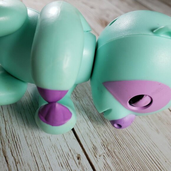 WowWee Fingerlings Interactive Clara Sloth & Savannah Monkey - Picture 9 of 9